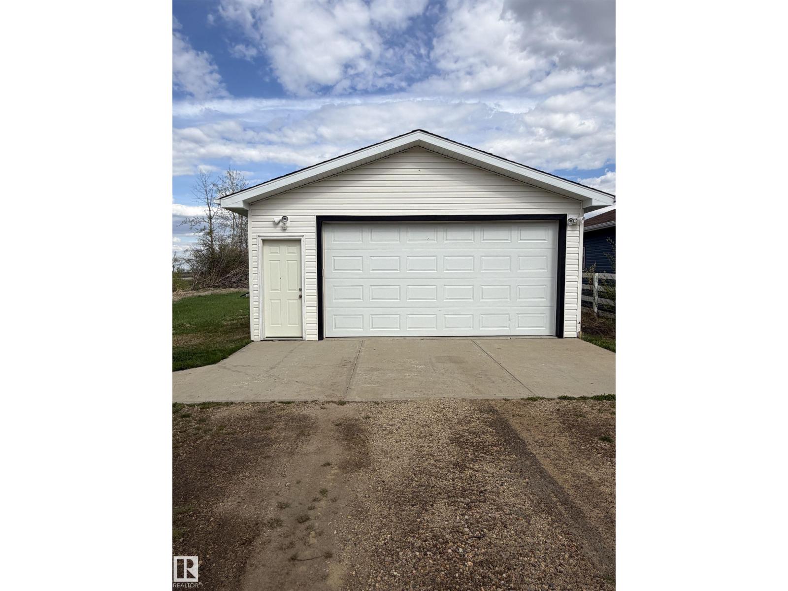 5031 52 ST - photo 3