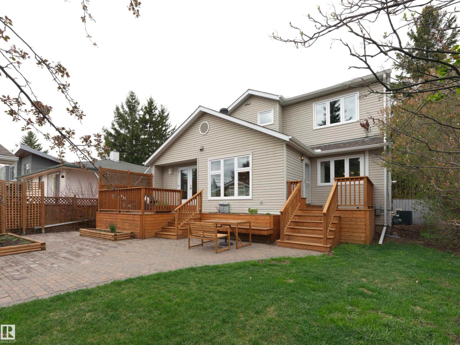 11635 72 AV NW - 34