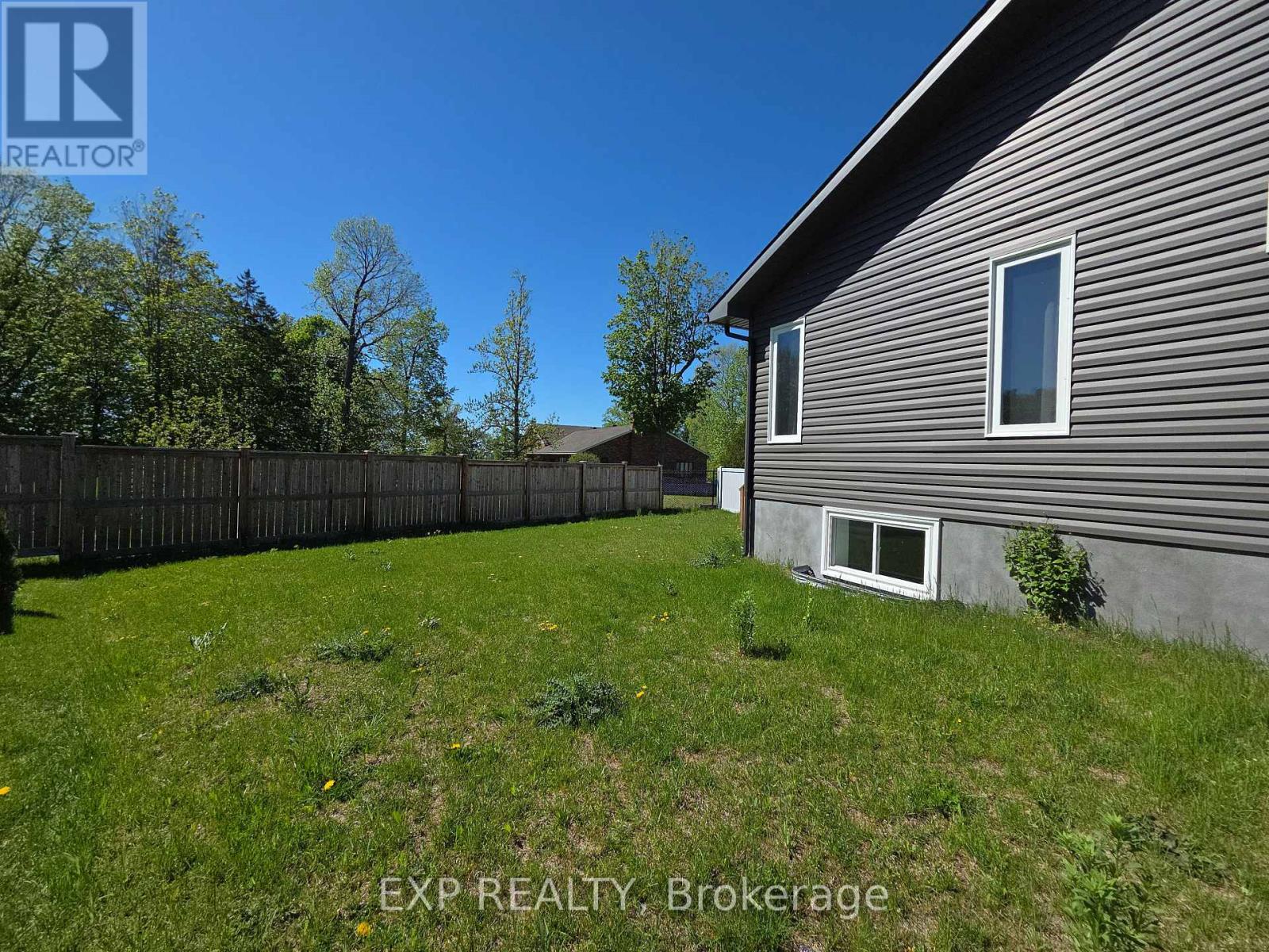 15 SEABERT DRIVE - 44