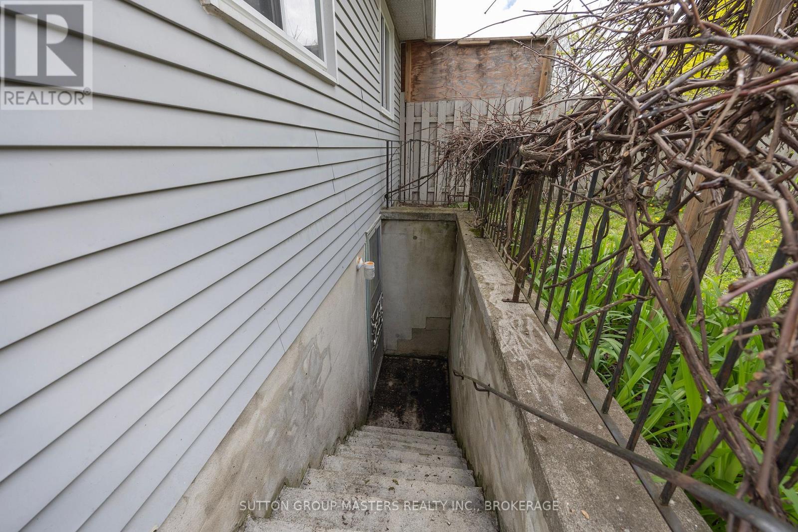 119 DAUPHIN AVENUE - 10