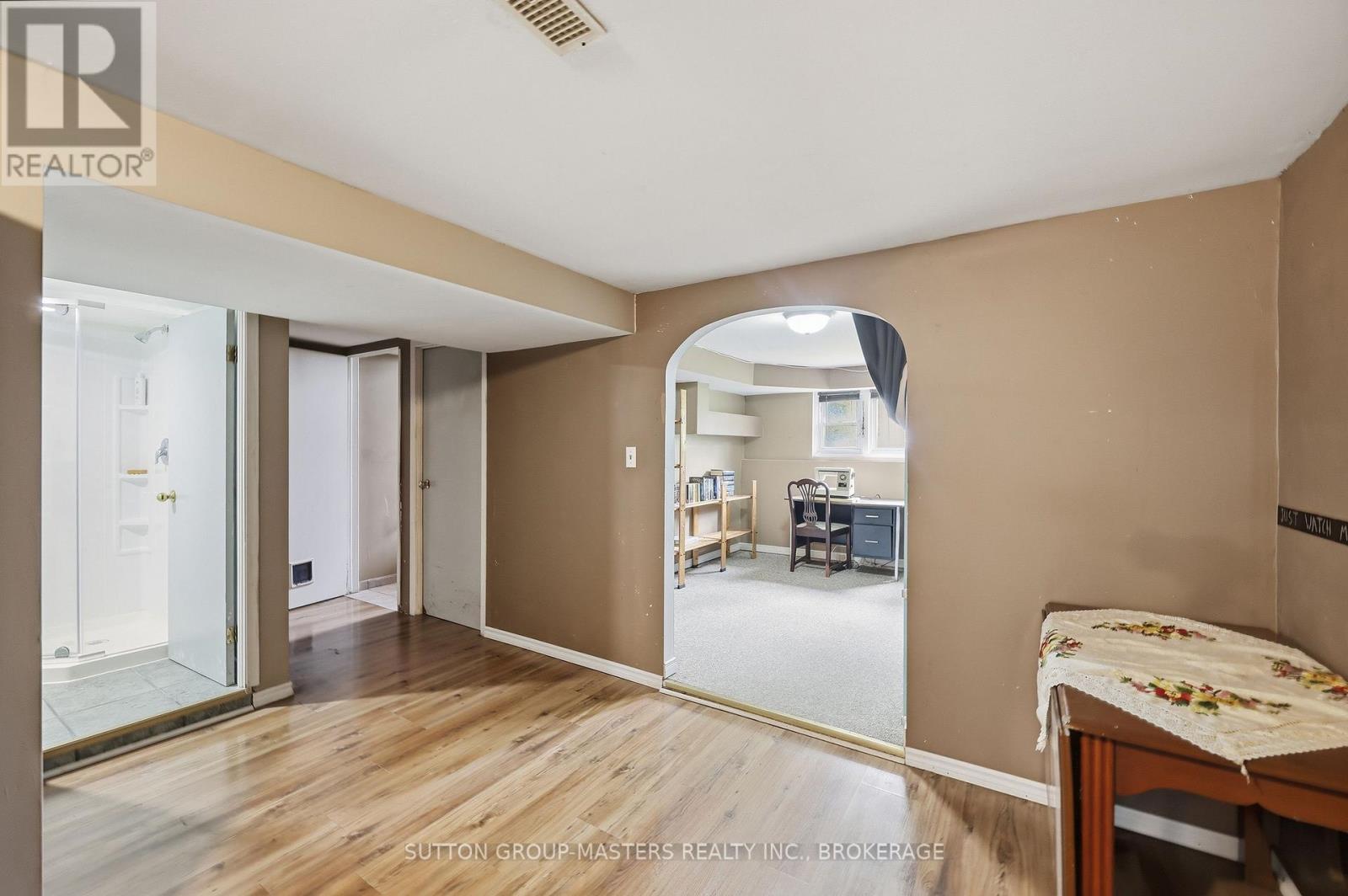 119 DAUPHIN AVENUE - 33
