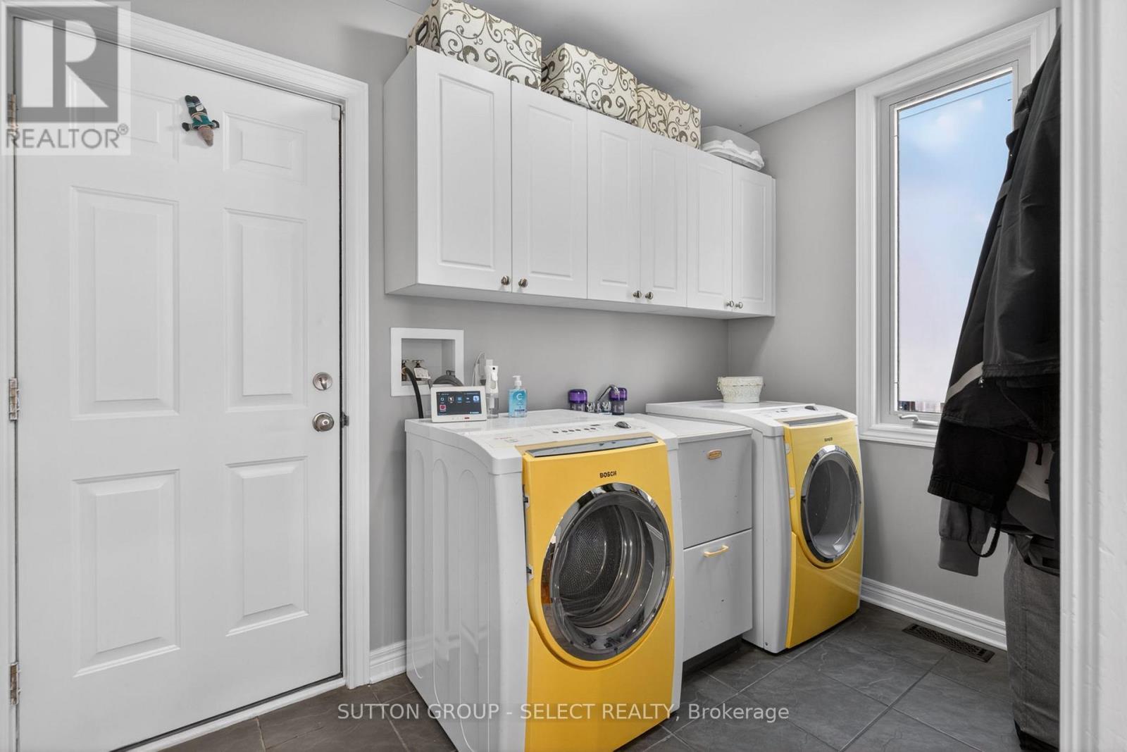 290 CHAMBERS COURT - 18