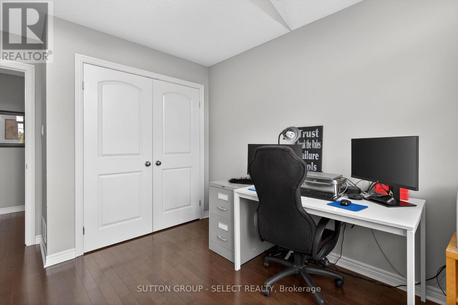 290 CHAMBERS COURT - 21