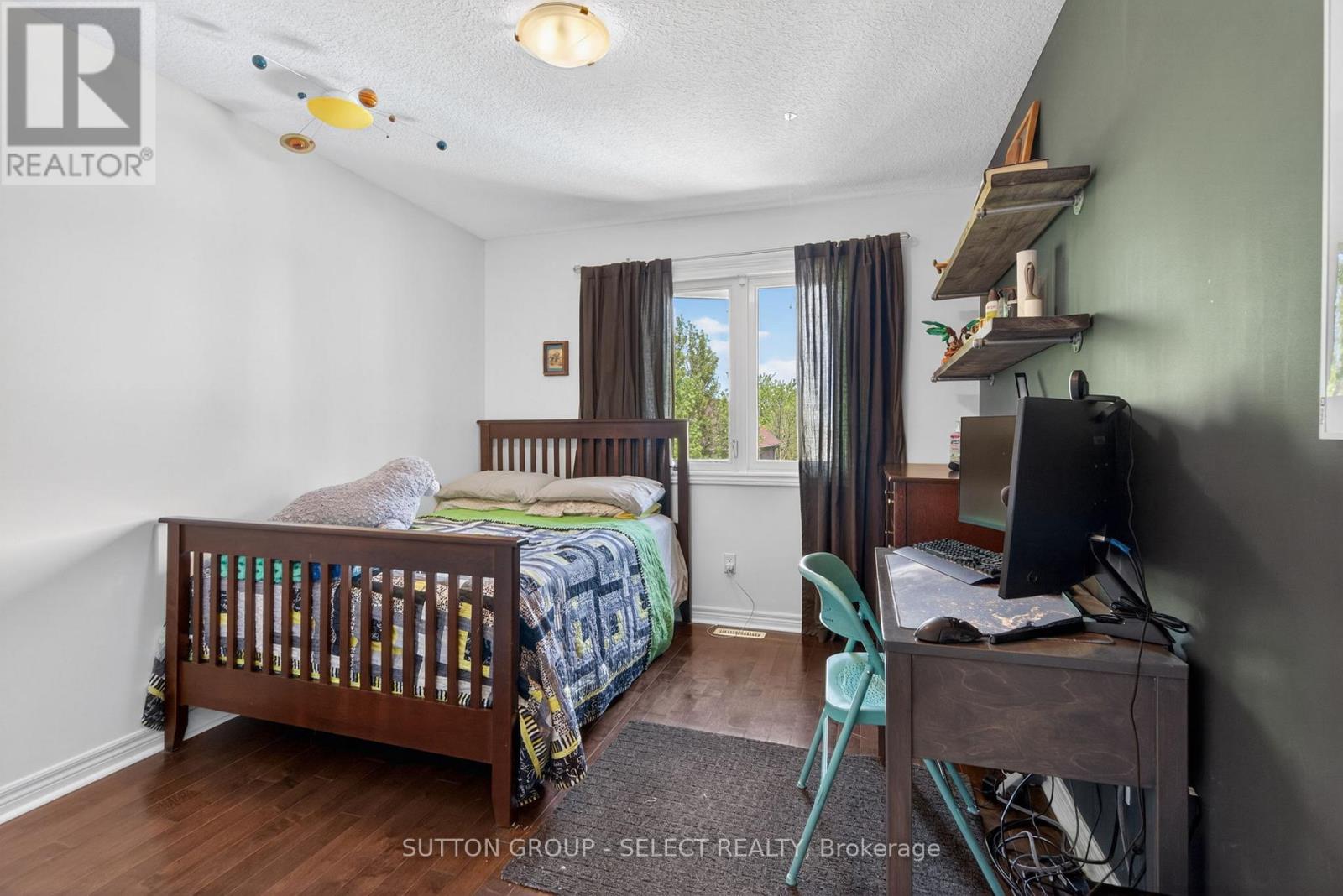 290 CHAMBERS COURT - 25