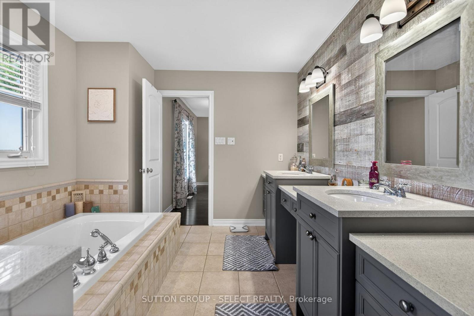 290 CHAMBERS COURT - 31