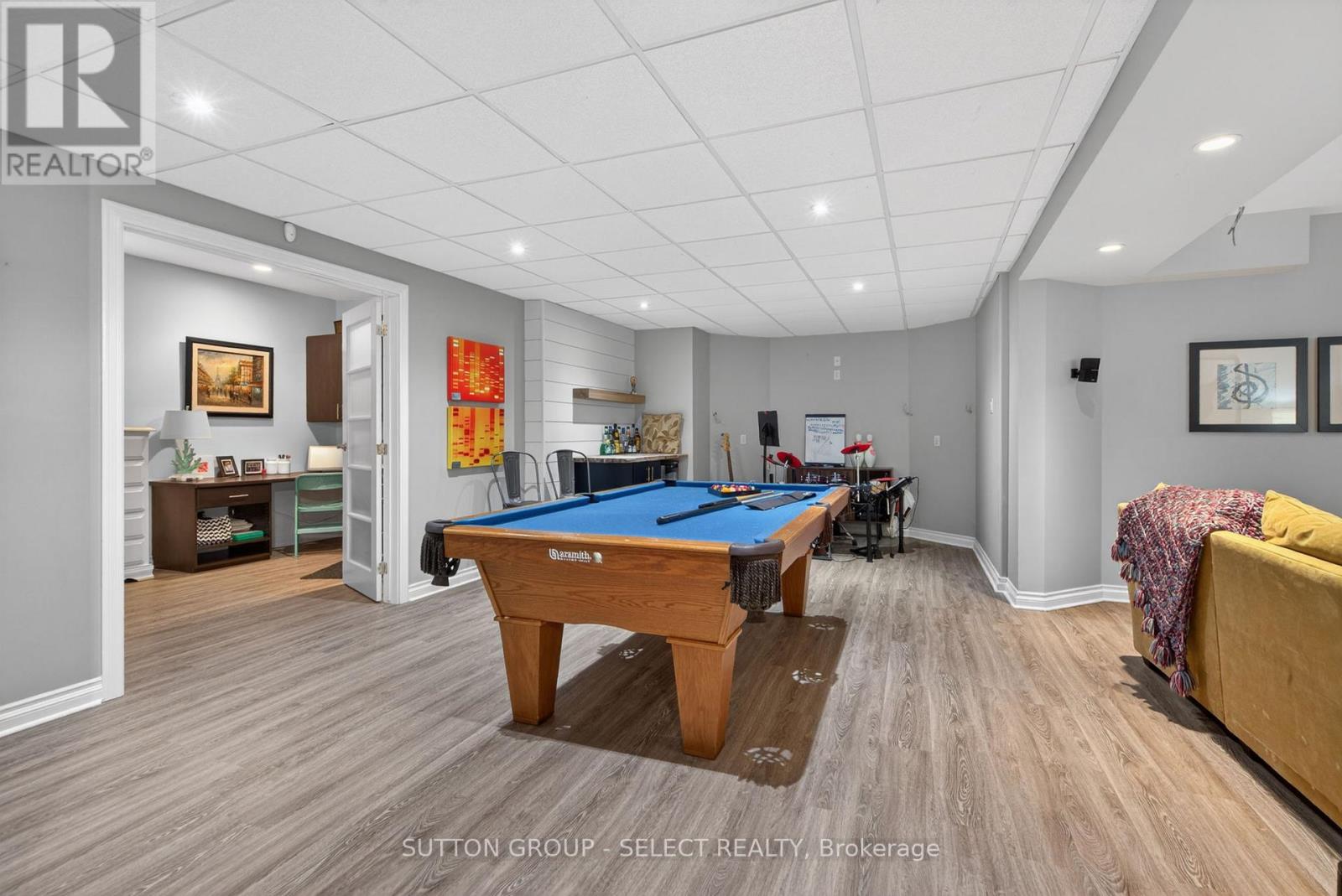 290 CHAMBERS COURT - 34