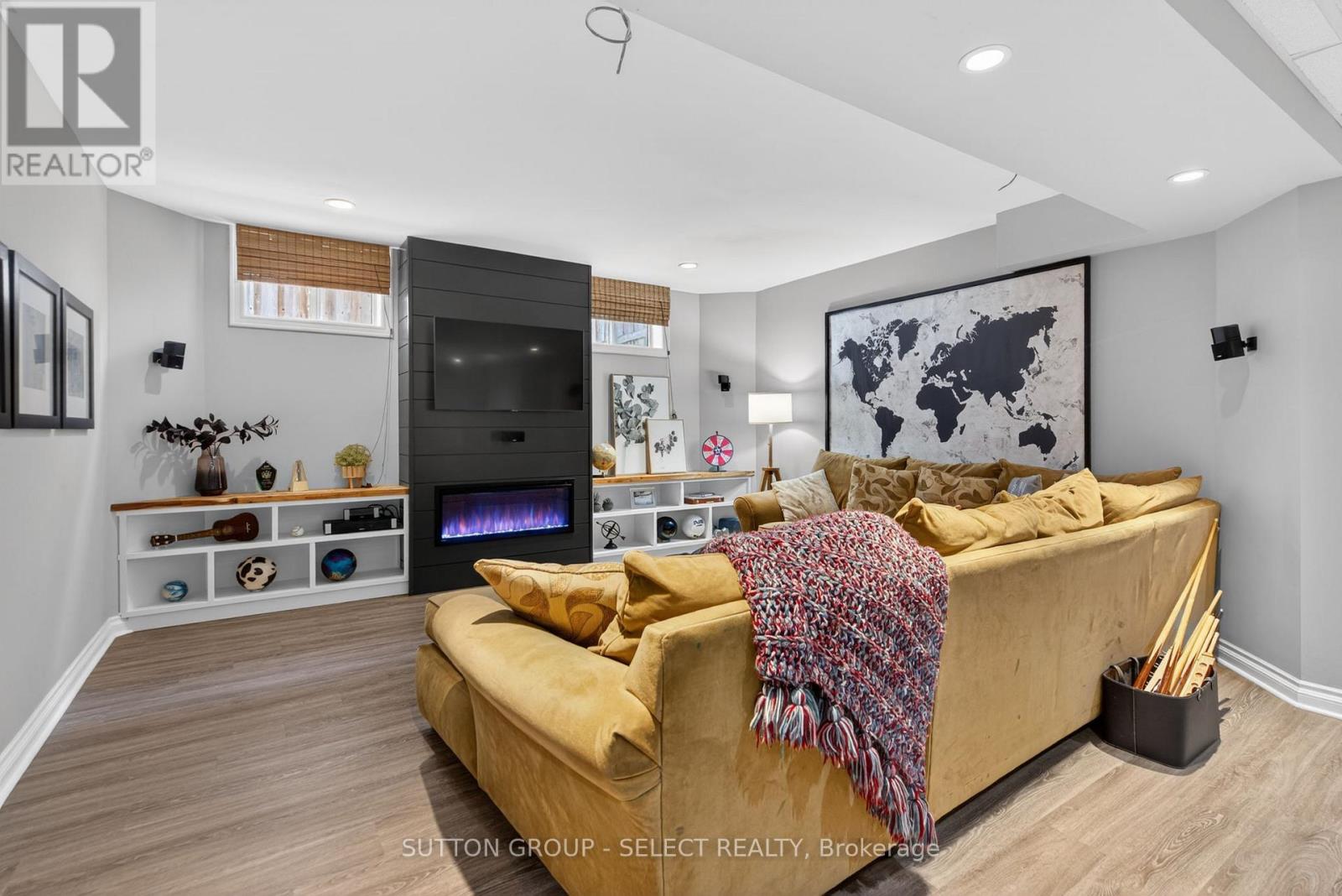 290 CHAMBERS COURT - 36