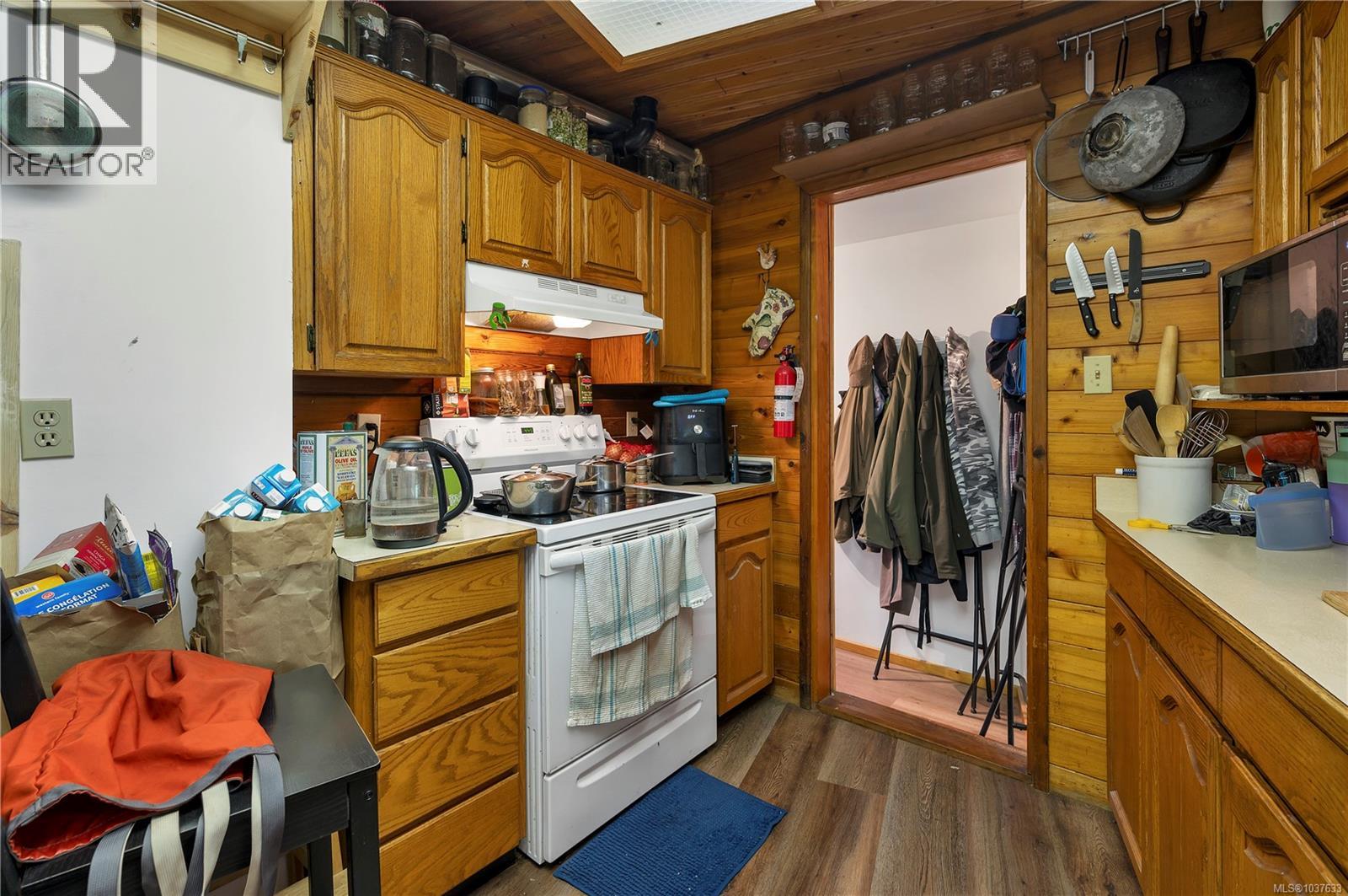 653 Green Rd - 28