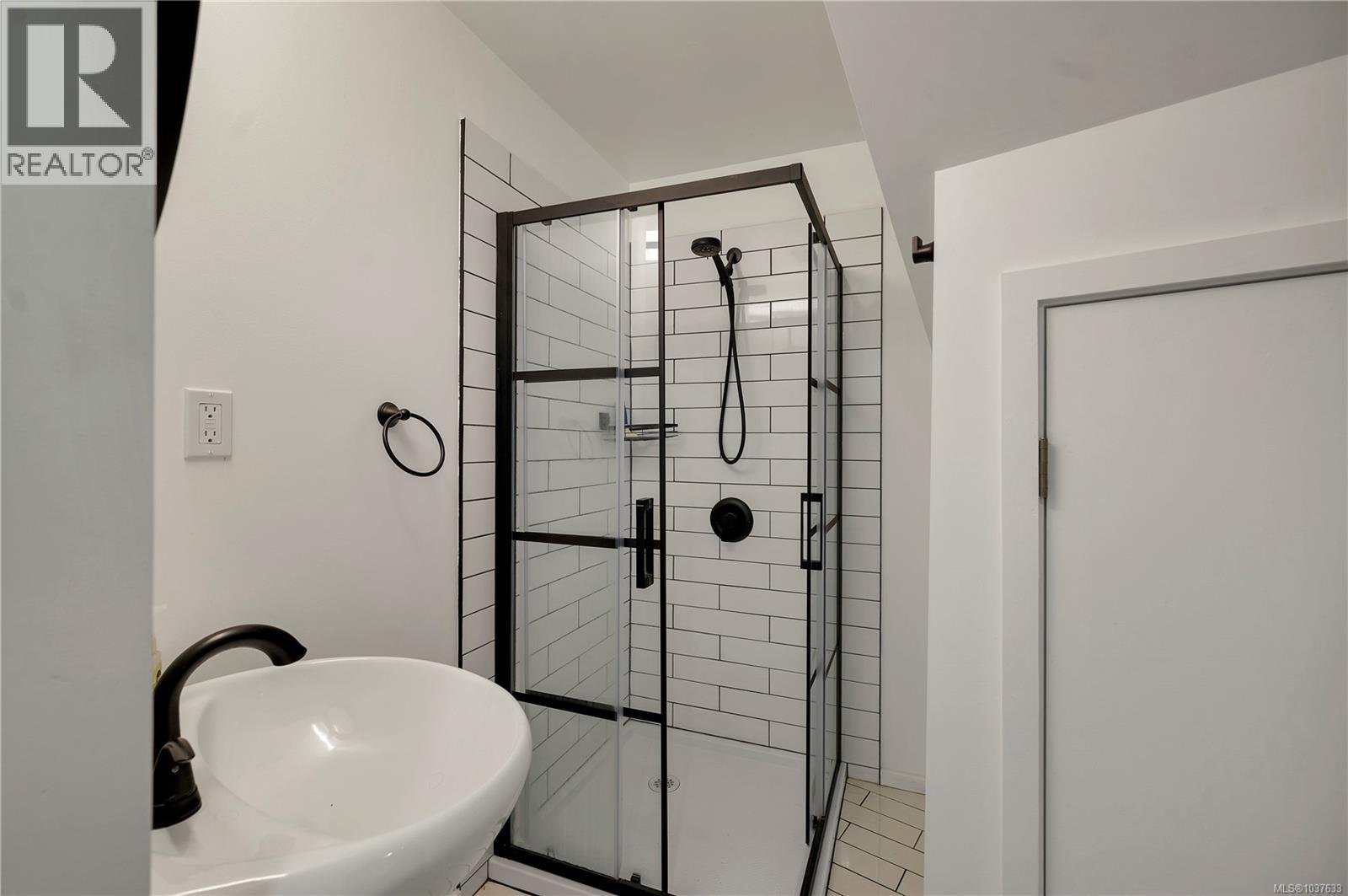 653 Green Rd - 42