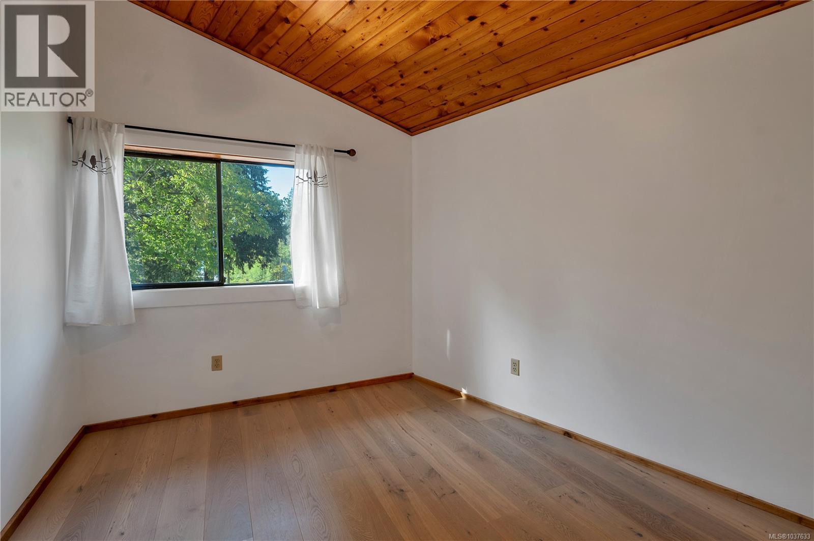 653 Green Rd - 44