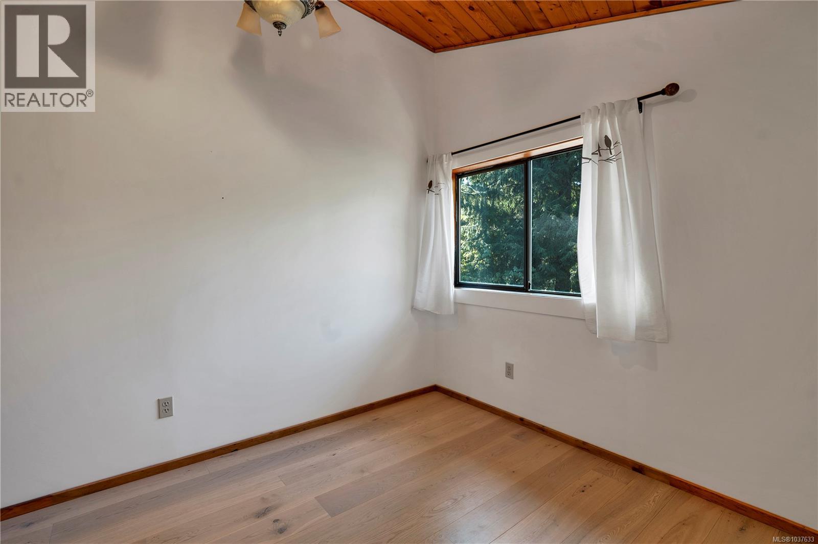 653 Green Rd - 45