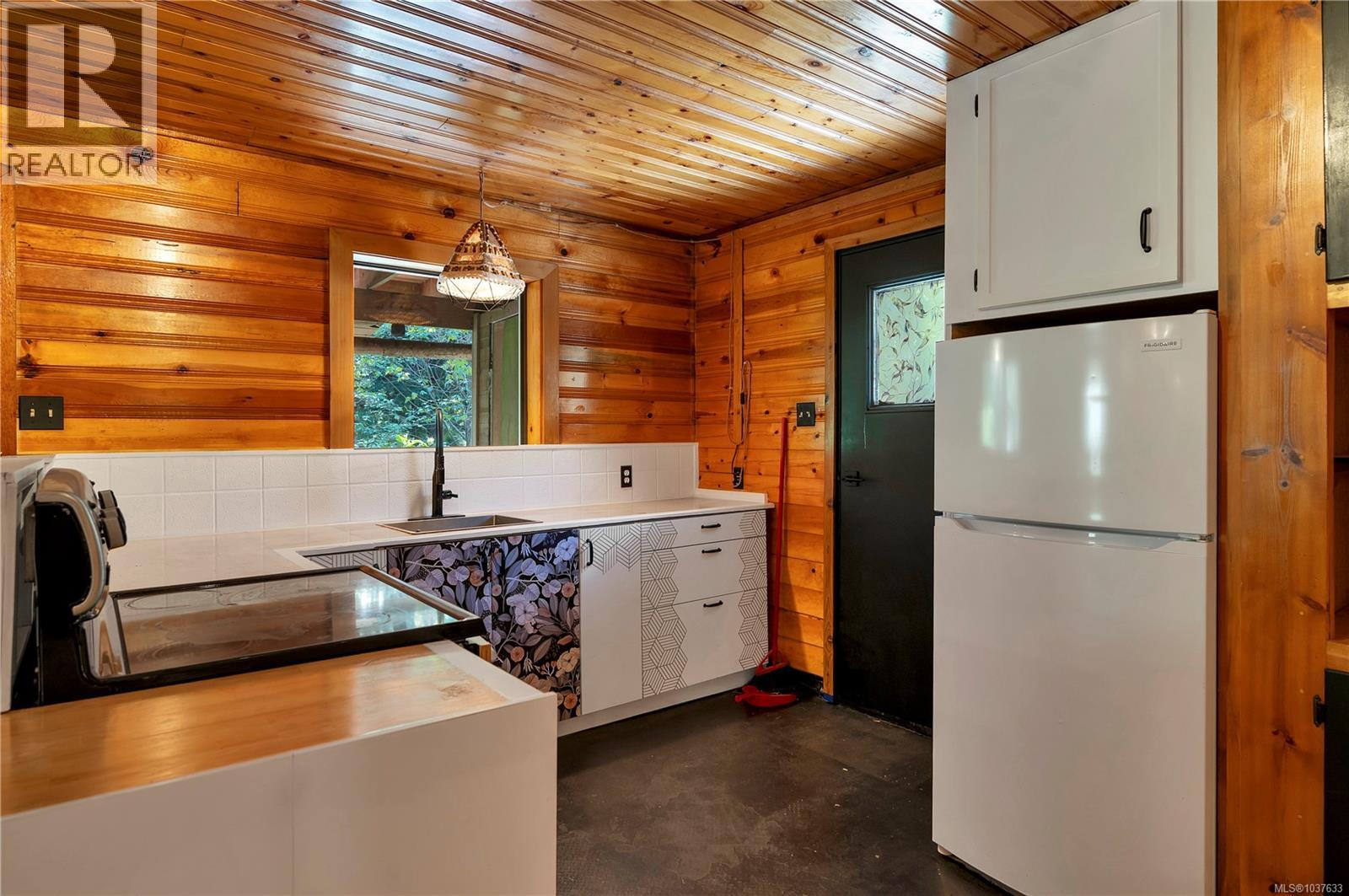 653 Green Rd - 6