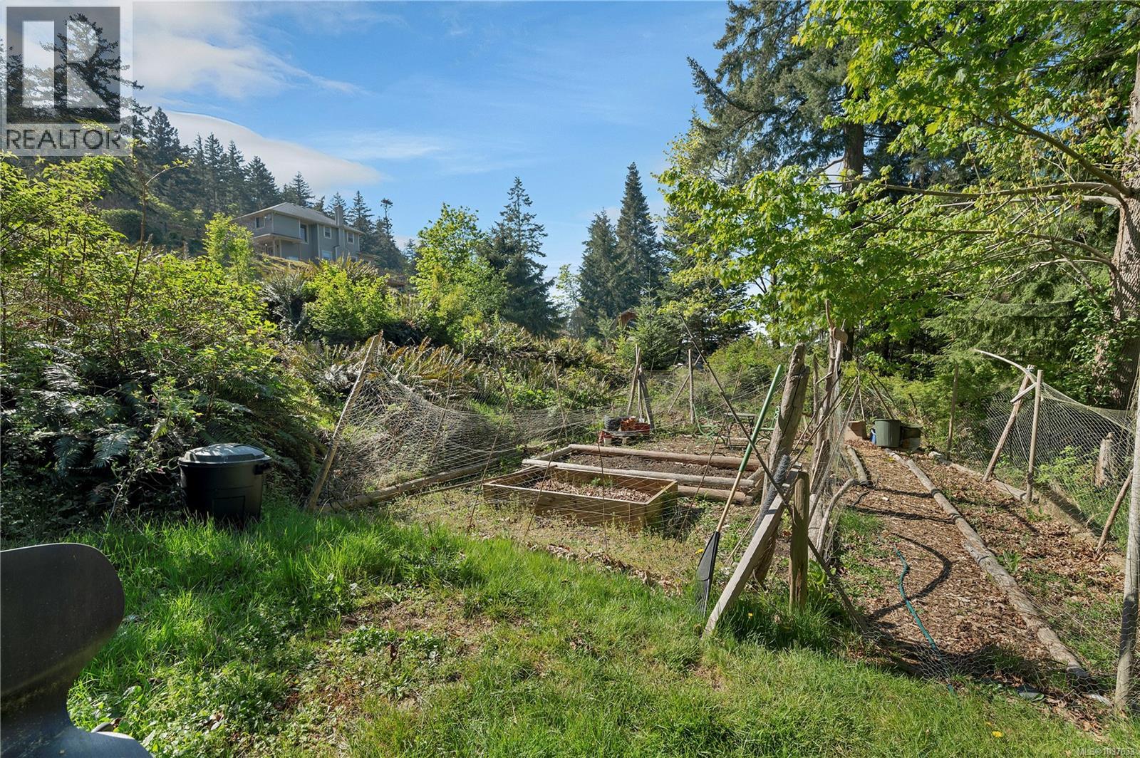 653 Green Rd - 74