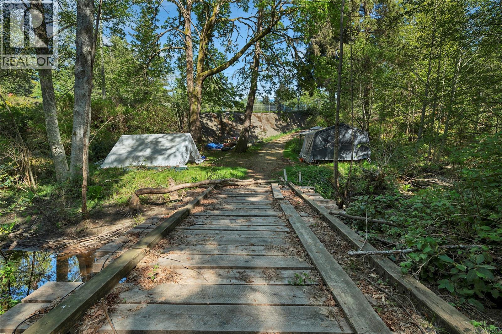 653 Green Rd - 83