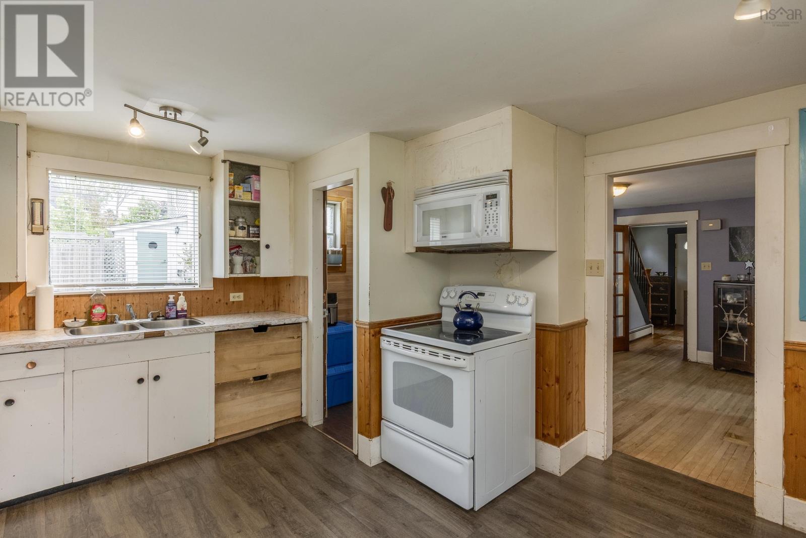 335 Granville Street Street - 9