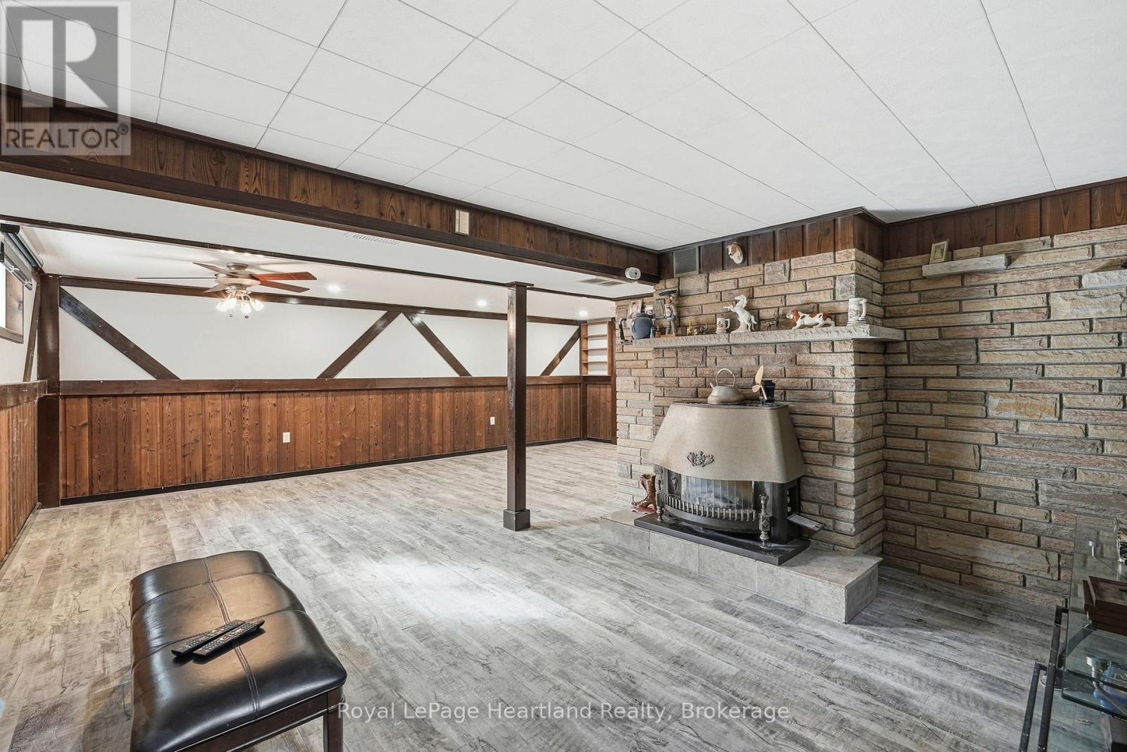 292 WELLINGTON STREET - 20