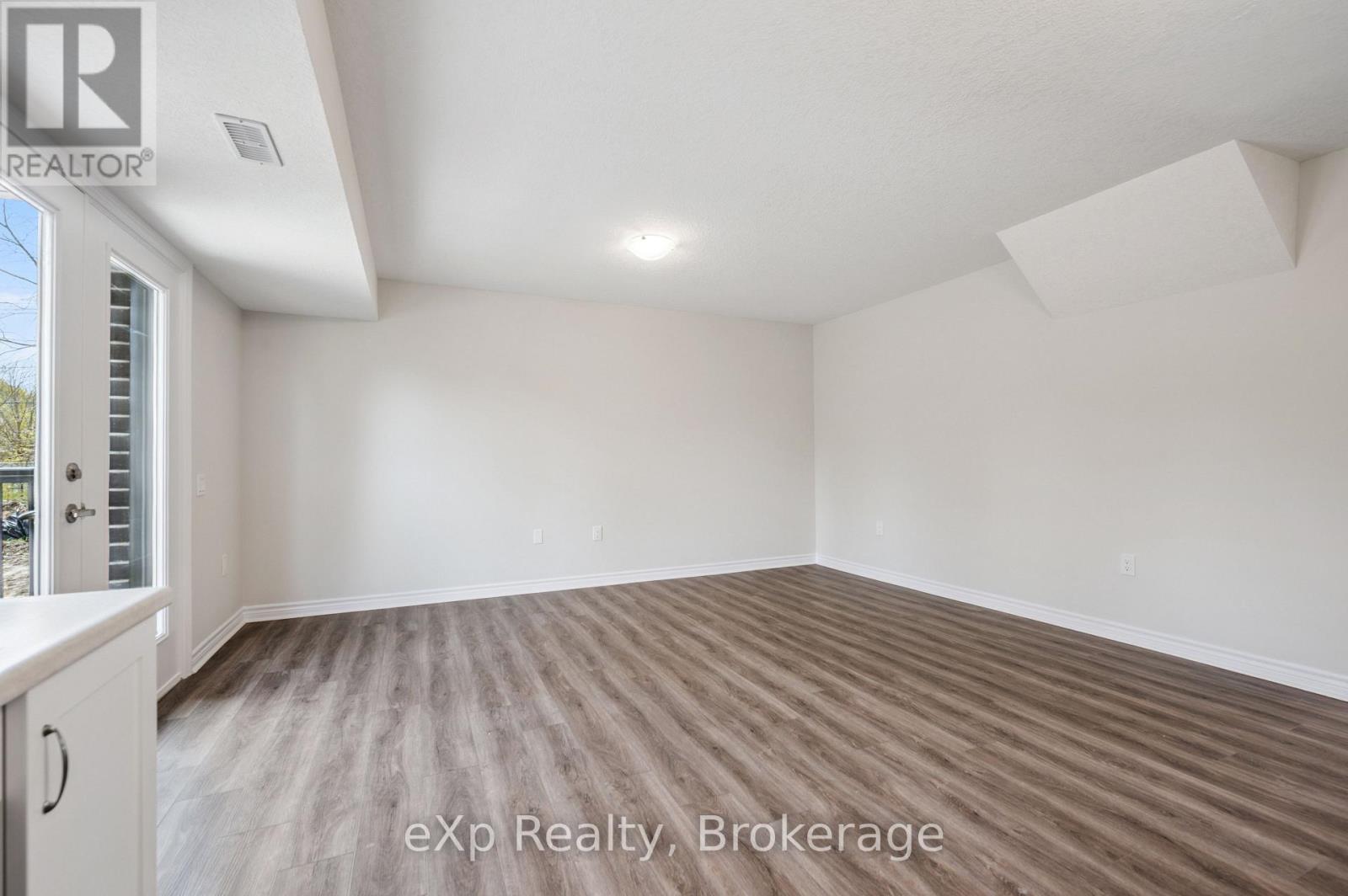 #10 465 GARAFRAXA STREET W - 12