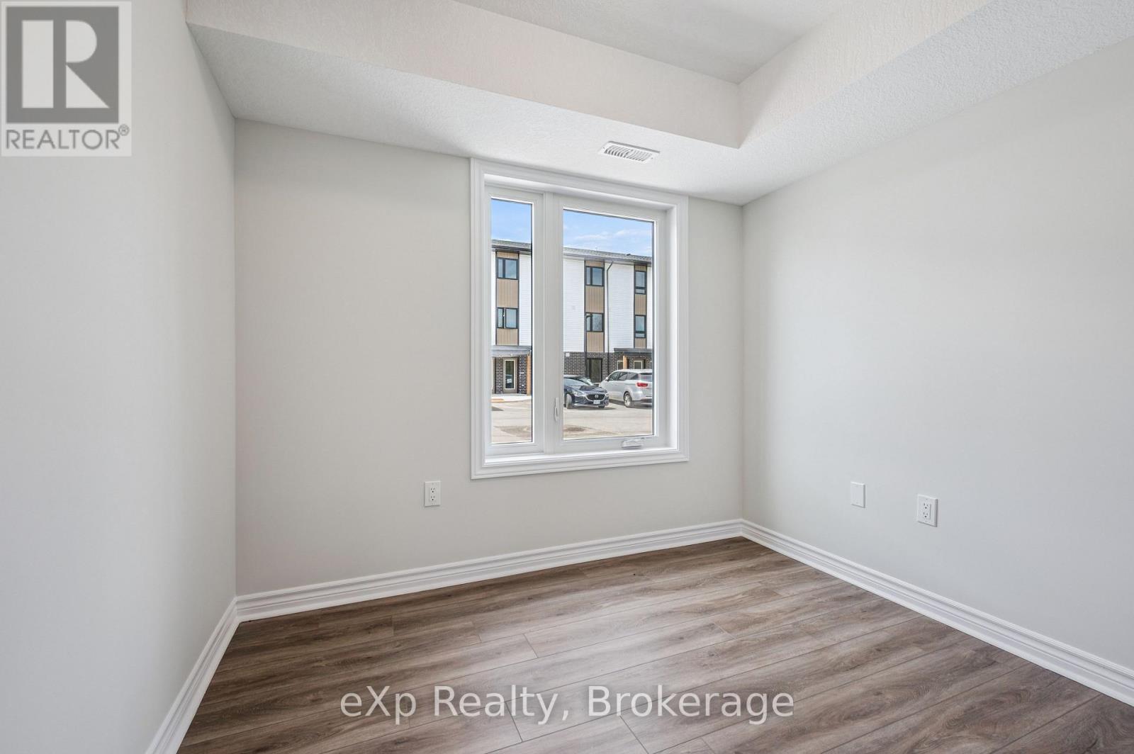 #10 465 GARAFRAXA STREET W - 16