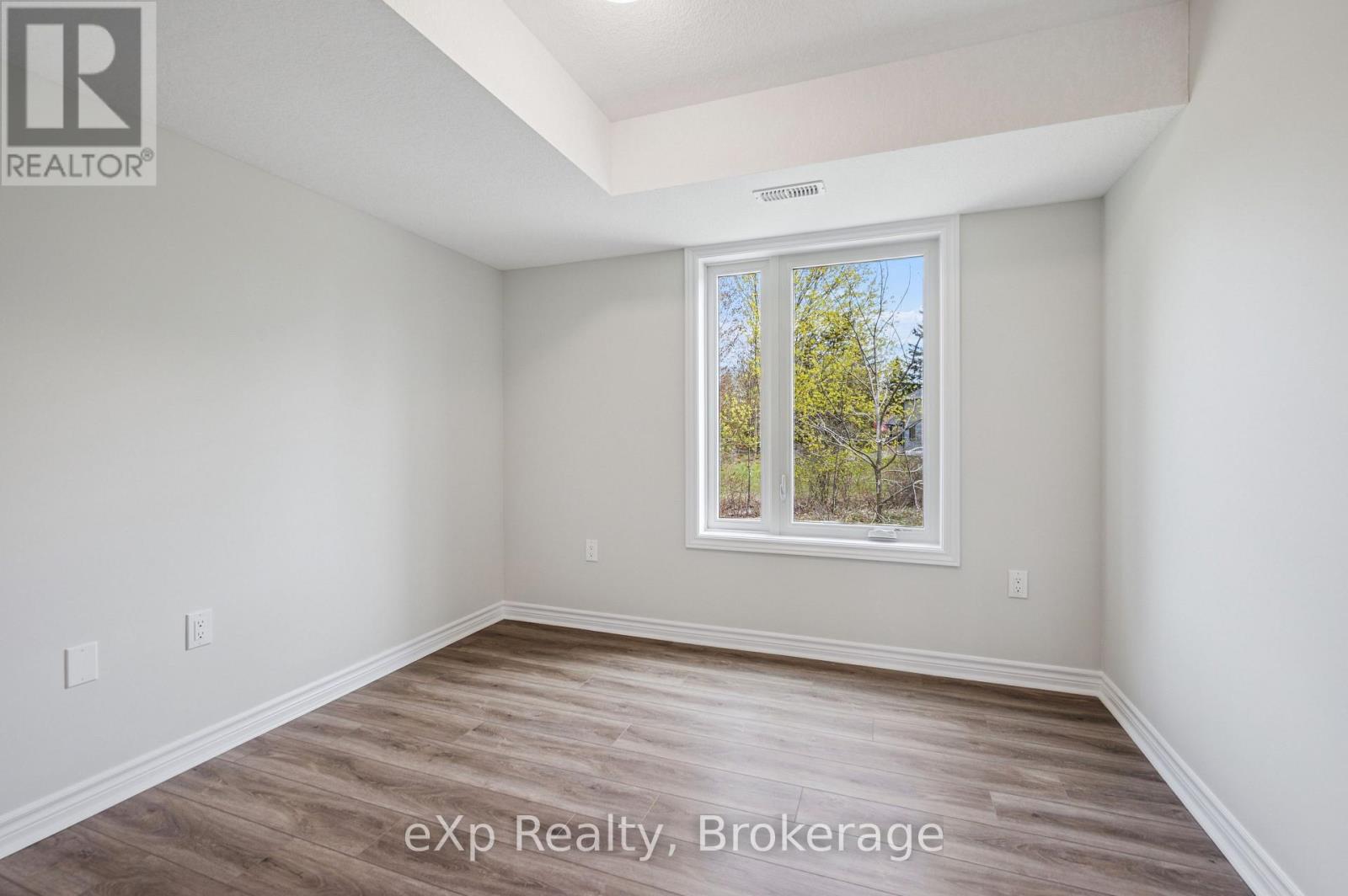 #10 465 GARAFRAXA STREET W - 18