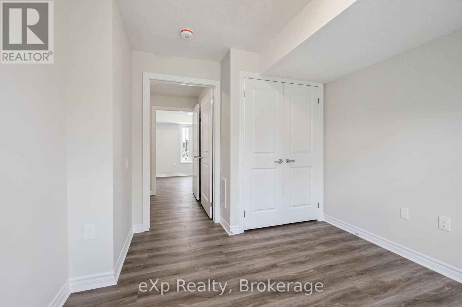 #10 465 GARAFRAXA STREET W - 19