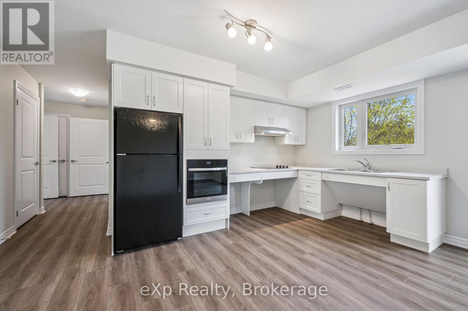 #10 465 GARAFRAXA STREET W - 6