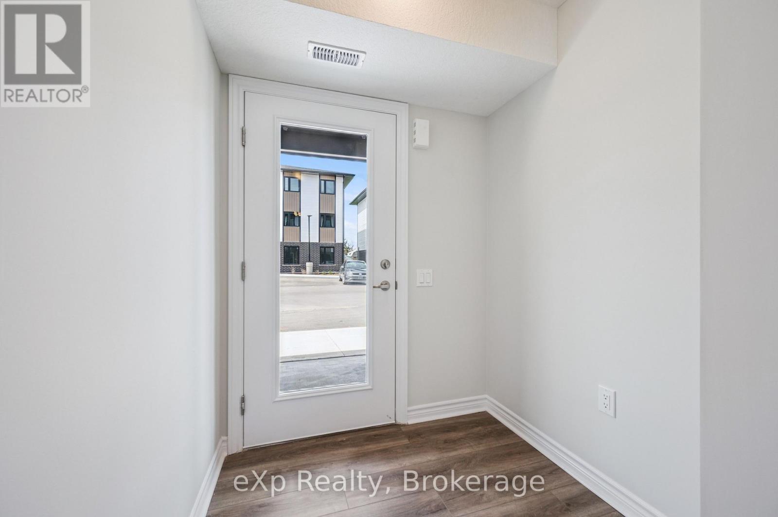 #10 465 GARAFRAXA STREET W - 4