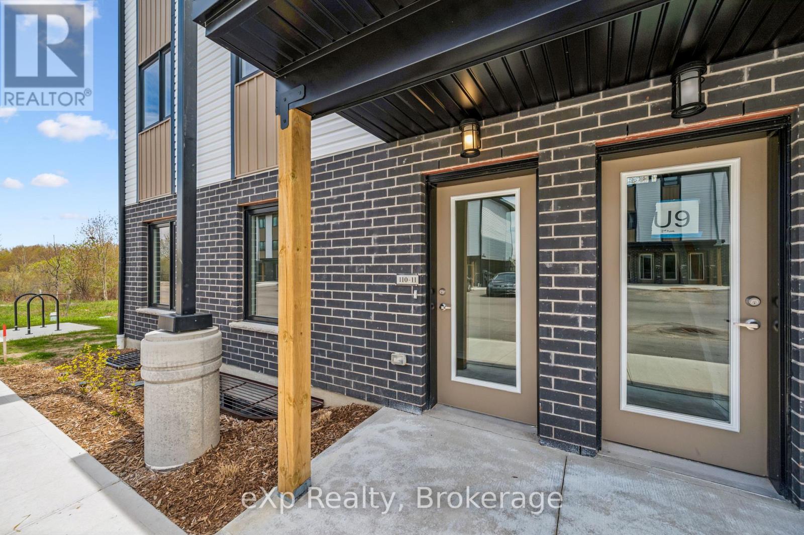 #10 465 GARAFRAXA STREET W - 3