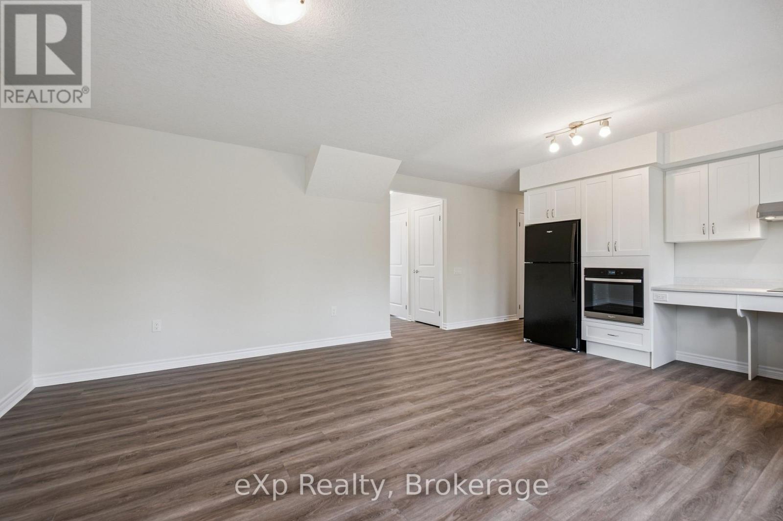 #10 465 GARAFRAXA STREET W - 13