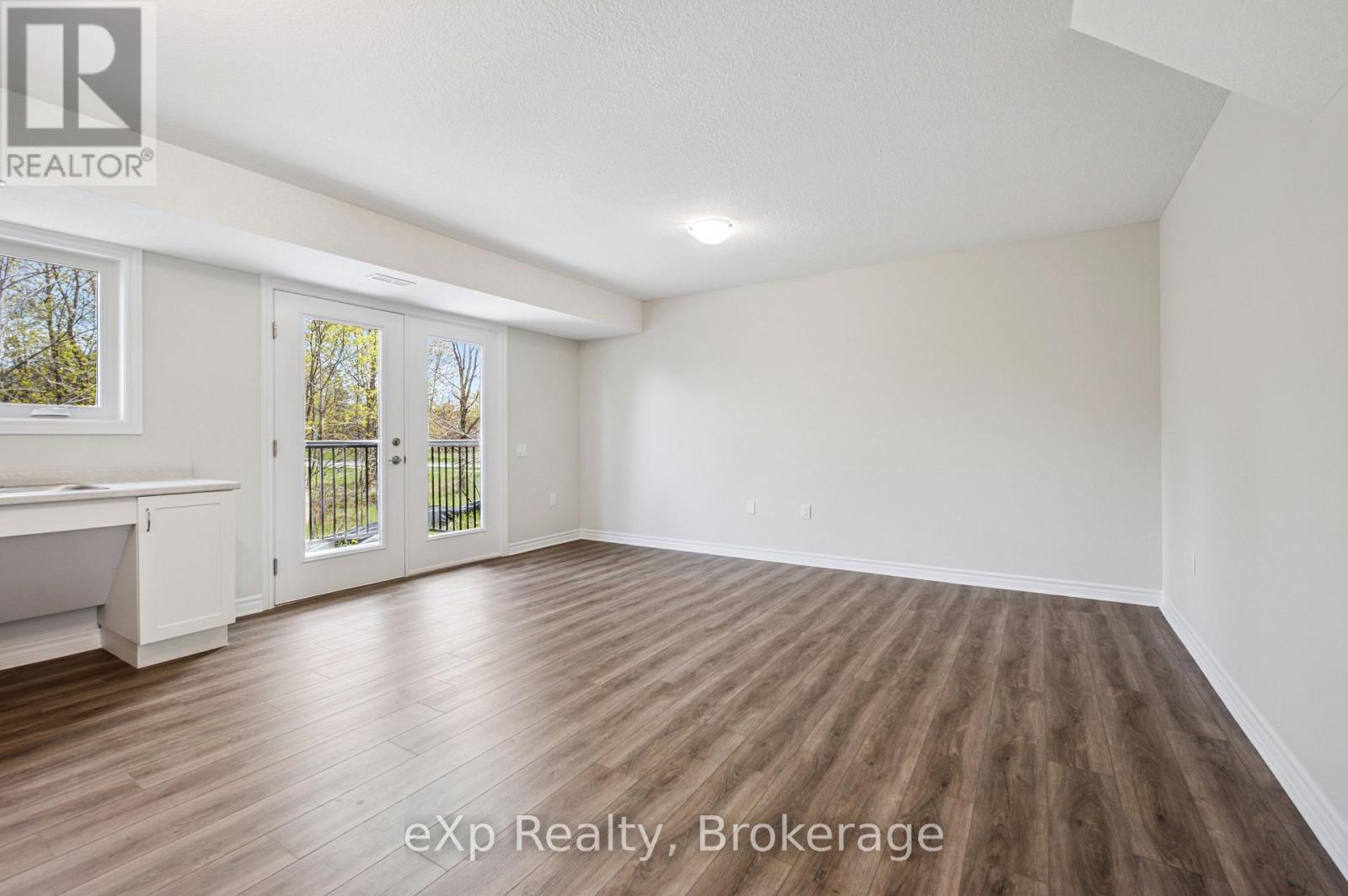 #10 465 GARAFRAXA STREET W - 9
