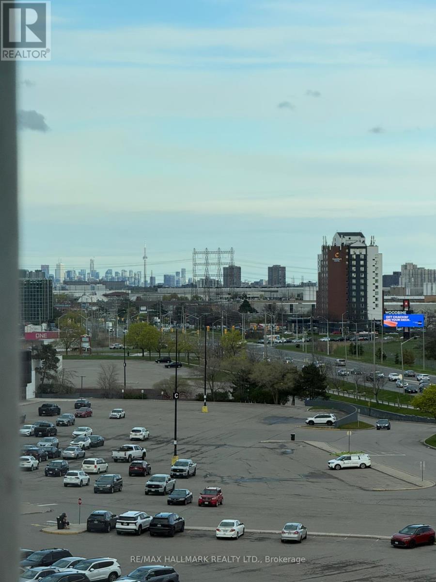 812 - 840 QUEENS PLATE DRIVE
