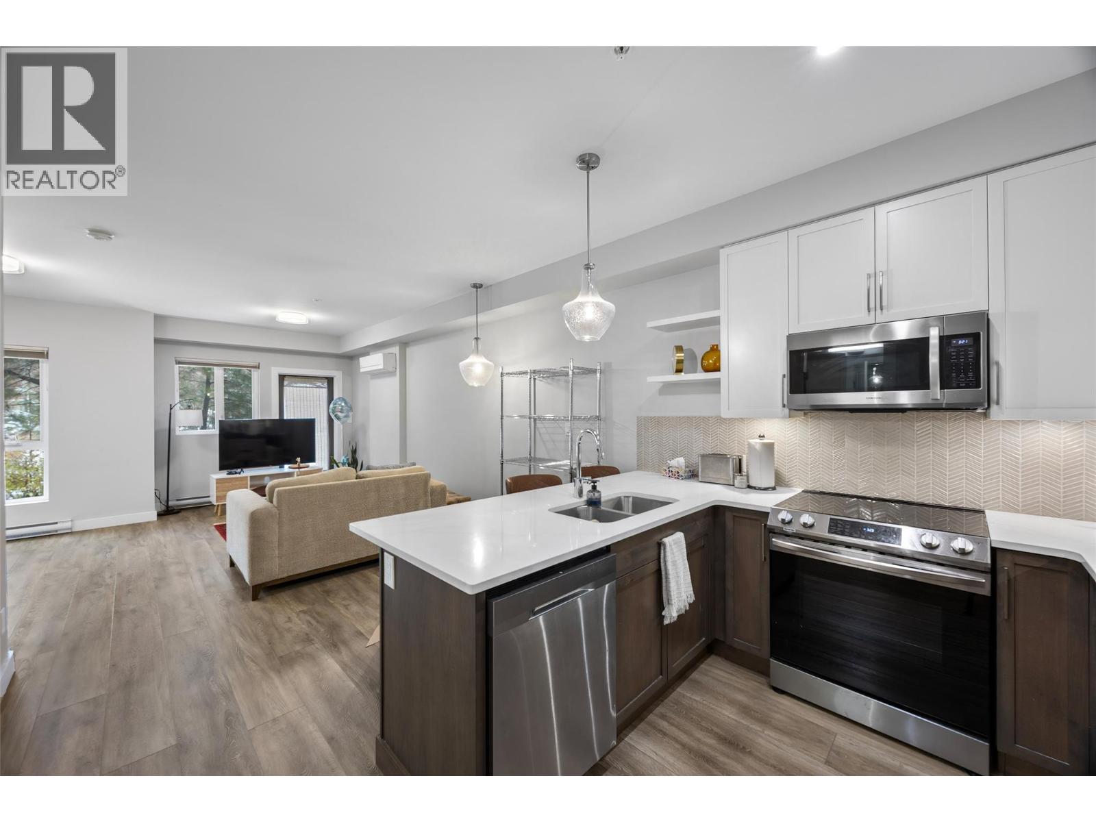 #105 875 University Drive - 2