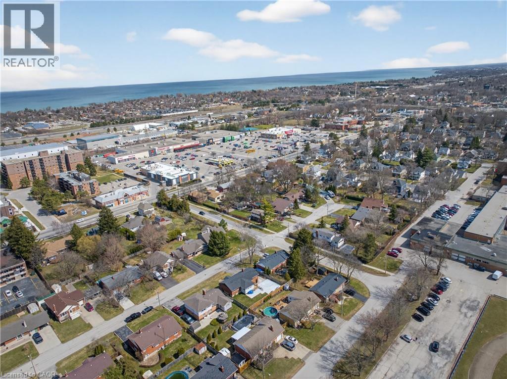 22 HAZELWOOD Avenue - 37