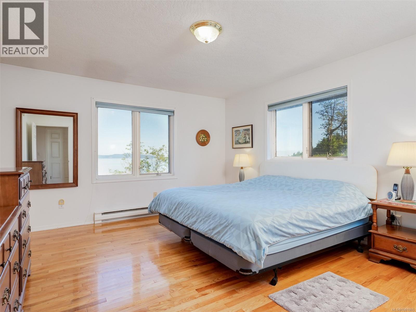 6 Bed, 4 Bath House for Sale in Central Saanich – 3191 Martindale Rd, Central Saanich - Image 5