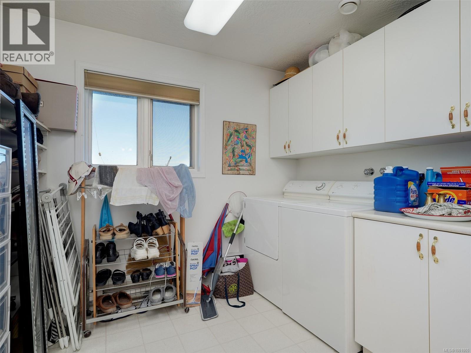 6 Bed, 4 Bath House for Sale in Central Saanich – 3191 Martindale Rd, Central Saanich - Image 10
