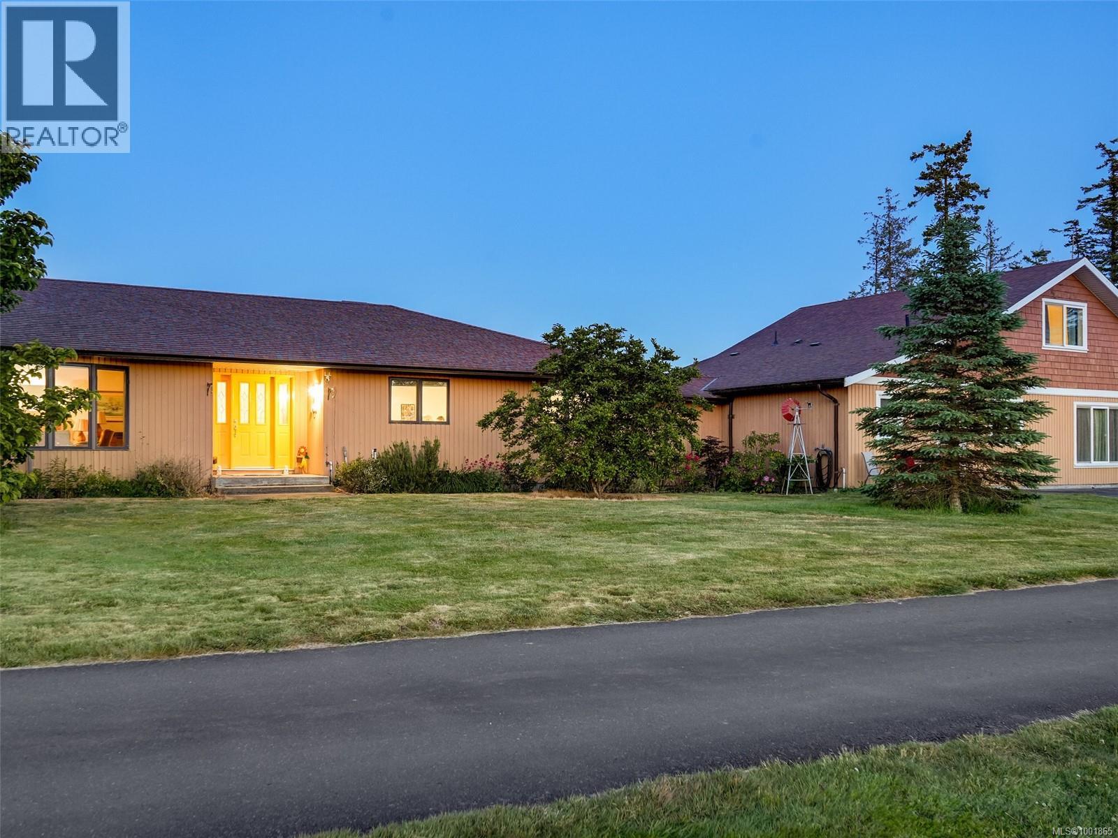 6 Bed, 4 Bath House for Sale in Central Saanich – 3191 Martindale Rd, Central Saanich - Image 6