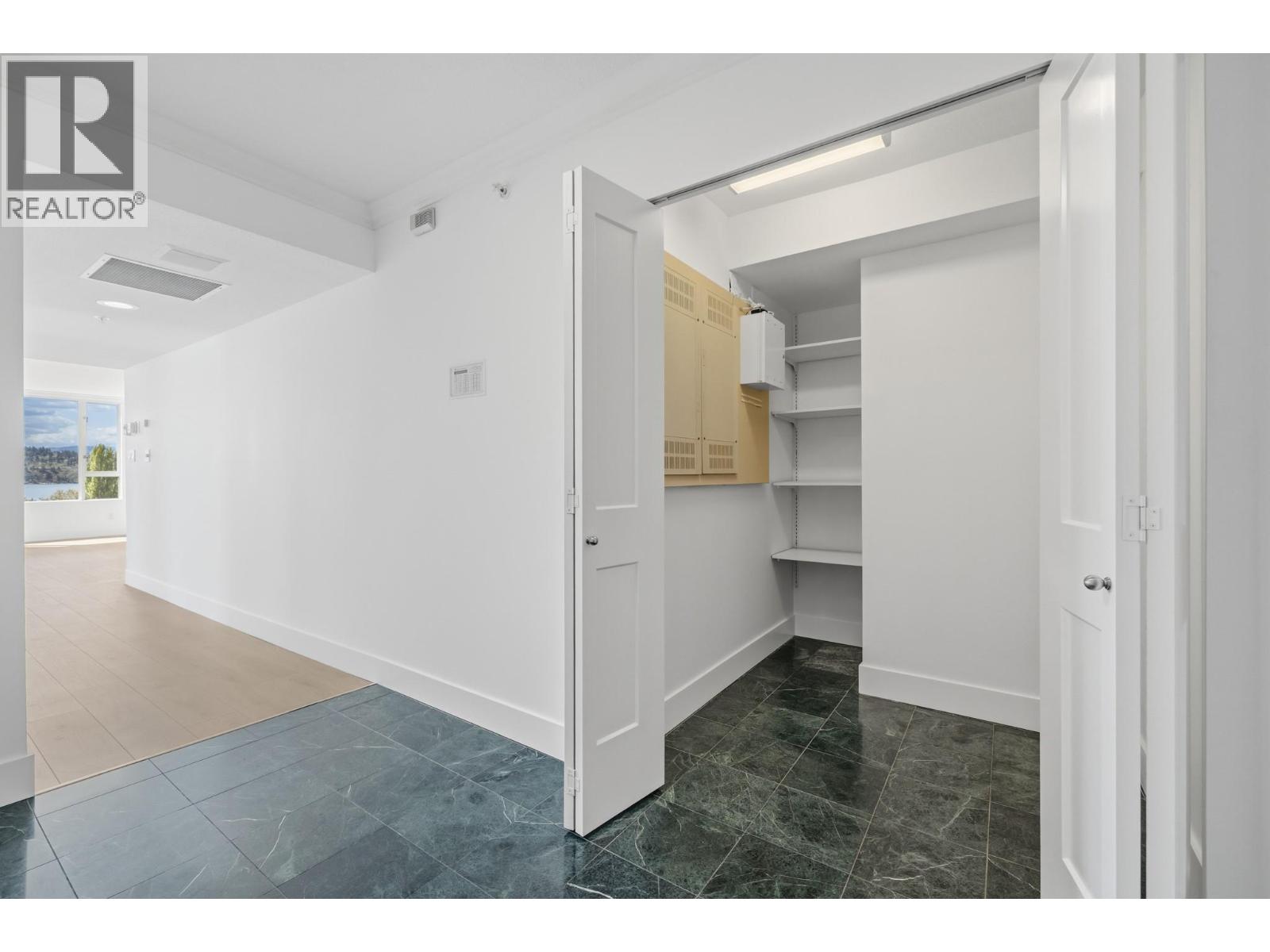 701 1160 Sunset Drive, Kelowna