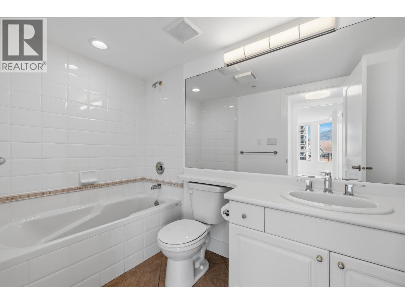 701 1160 Sunset Drive, Kelowna