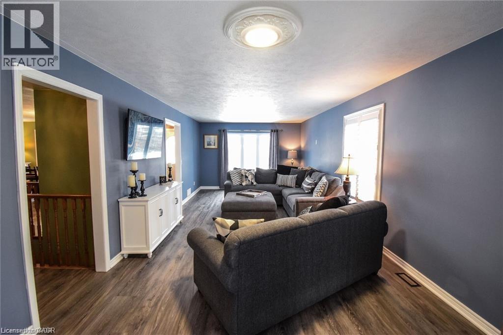 3 MEADOWBROOK Court - 18