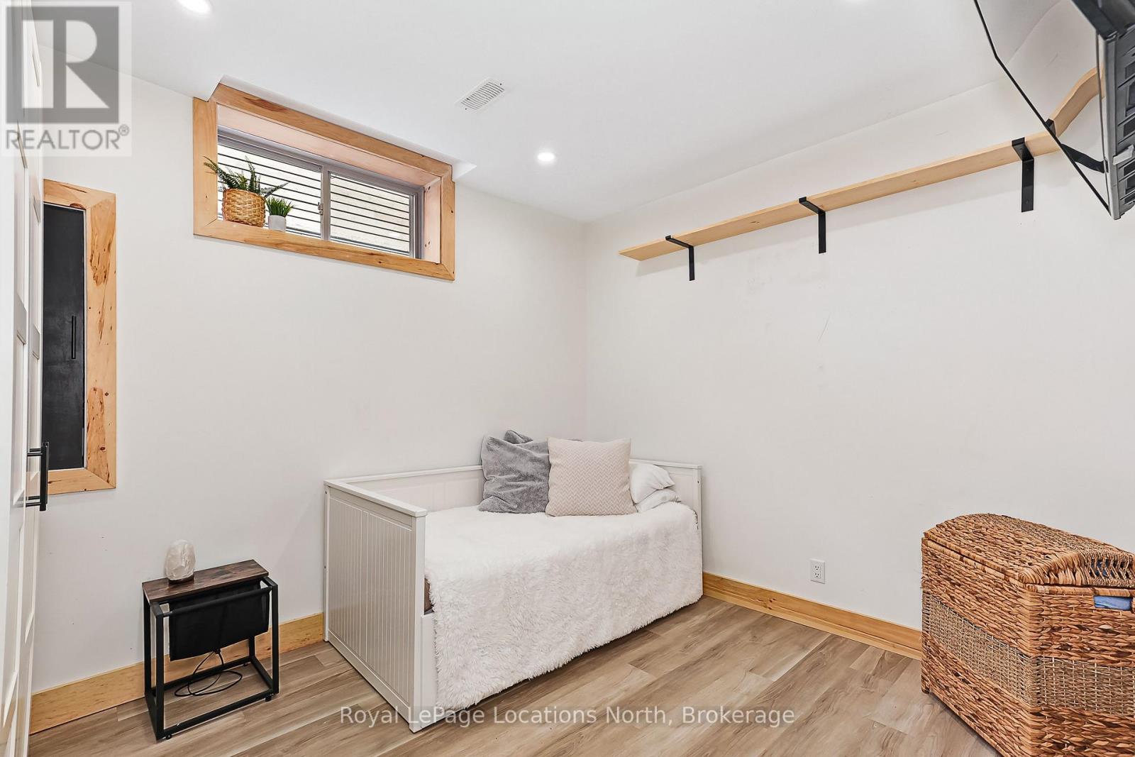 50 HUGHES STREET - 33