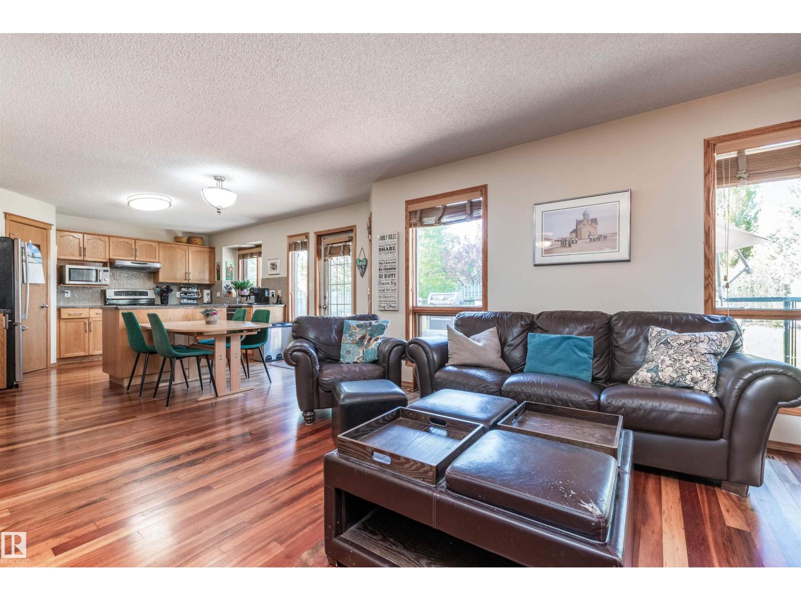 5204 190 ST NW - 10