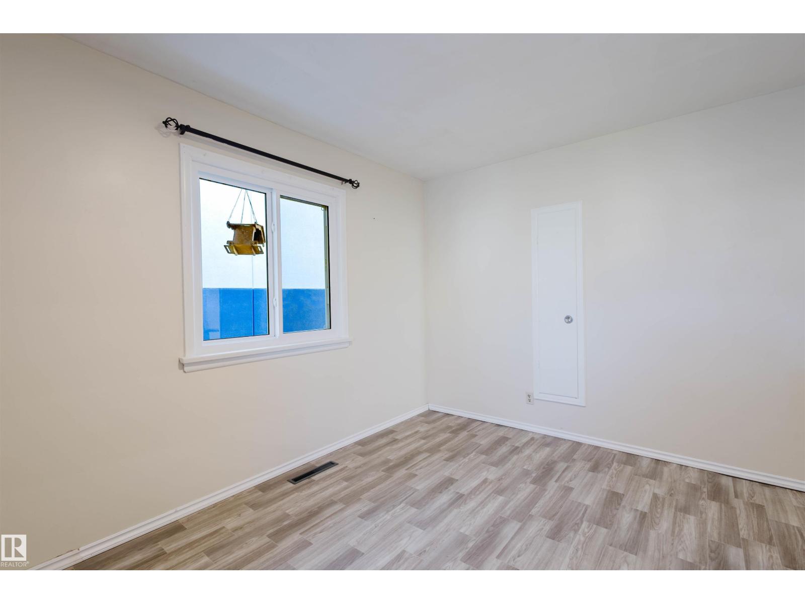 10511 80 ST NW - 12