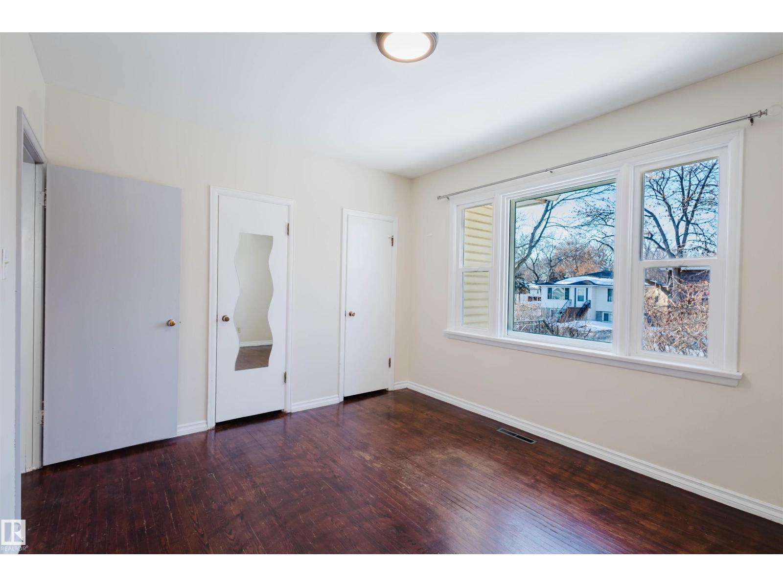 10511 80 ST NW - 14