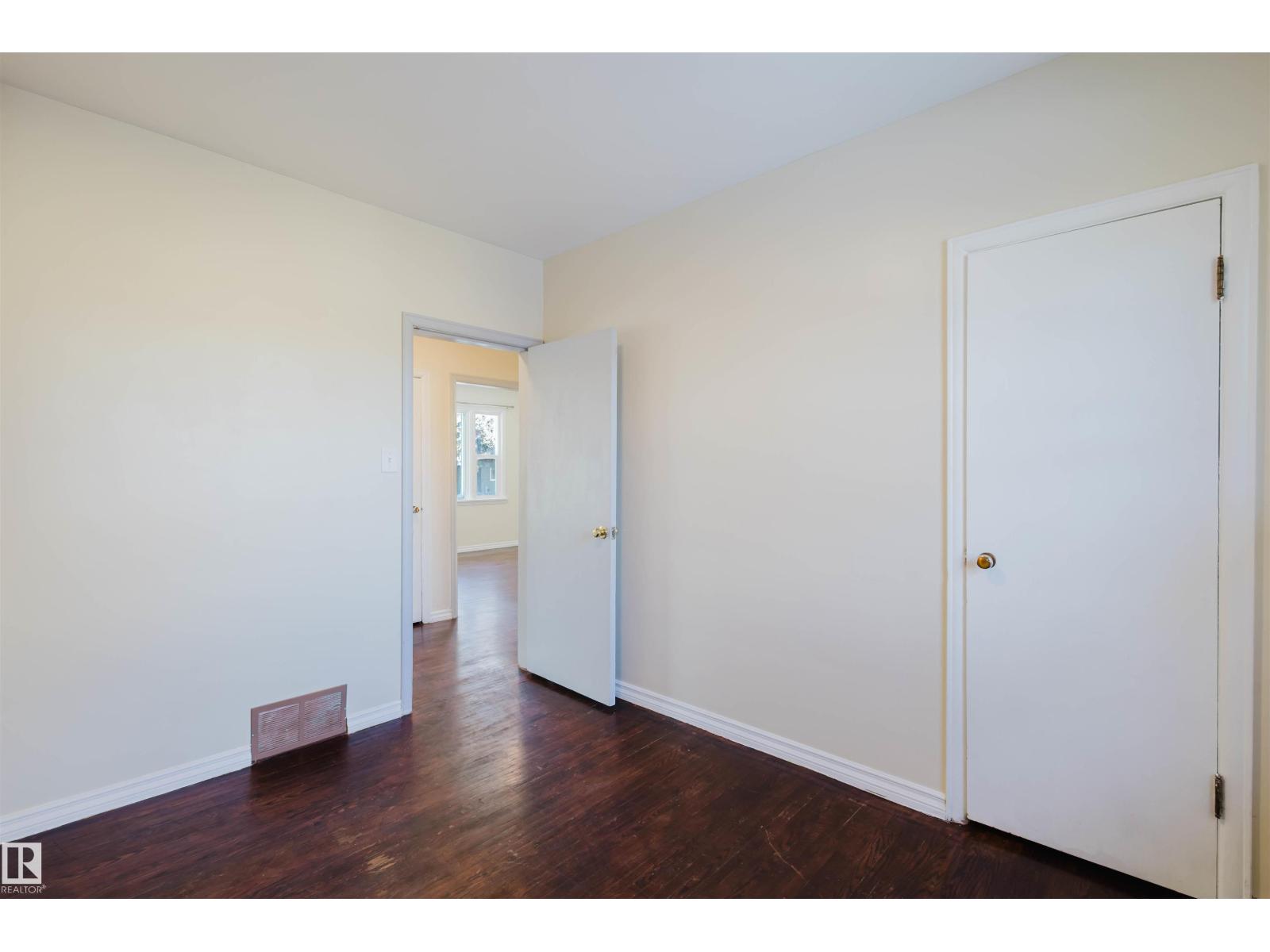 10511 80 ST NW - 18