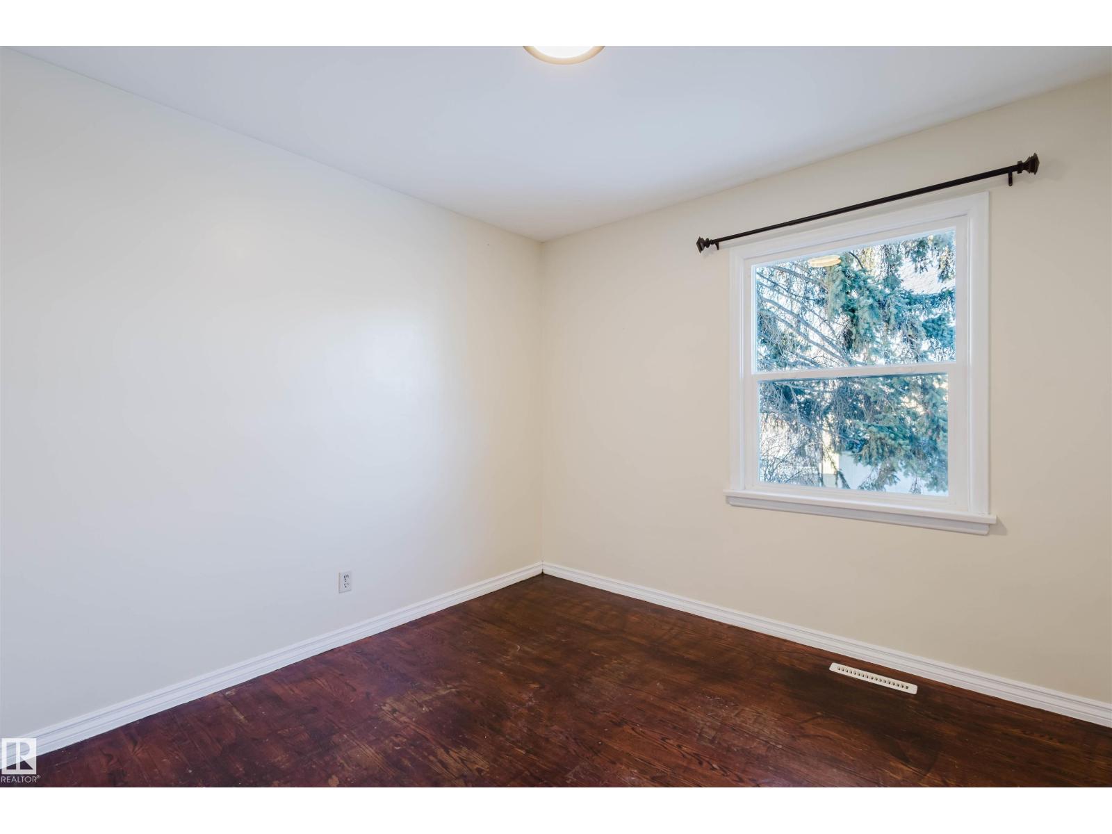 10511 80 ST NW - 19