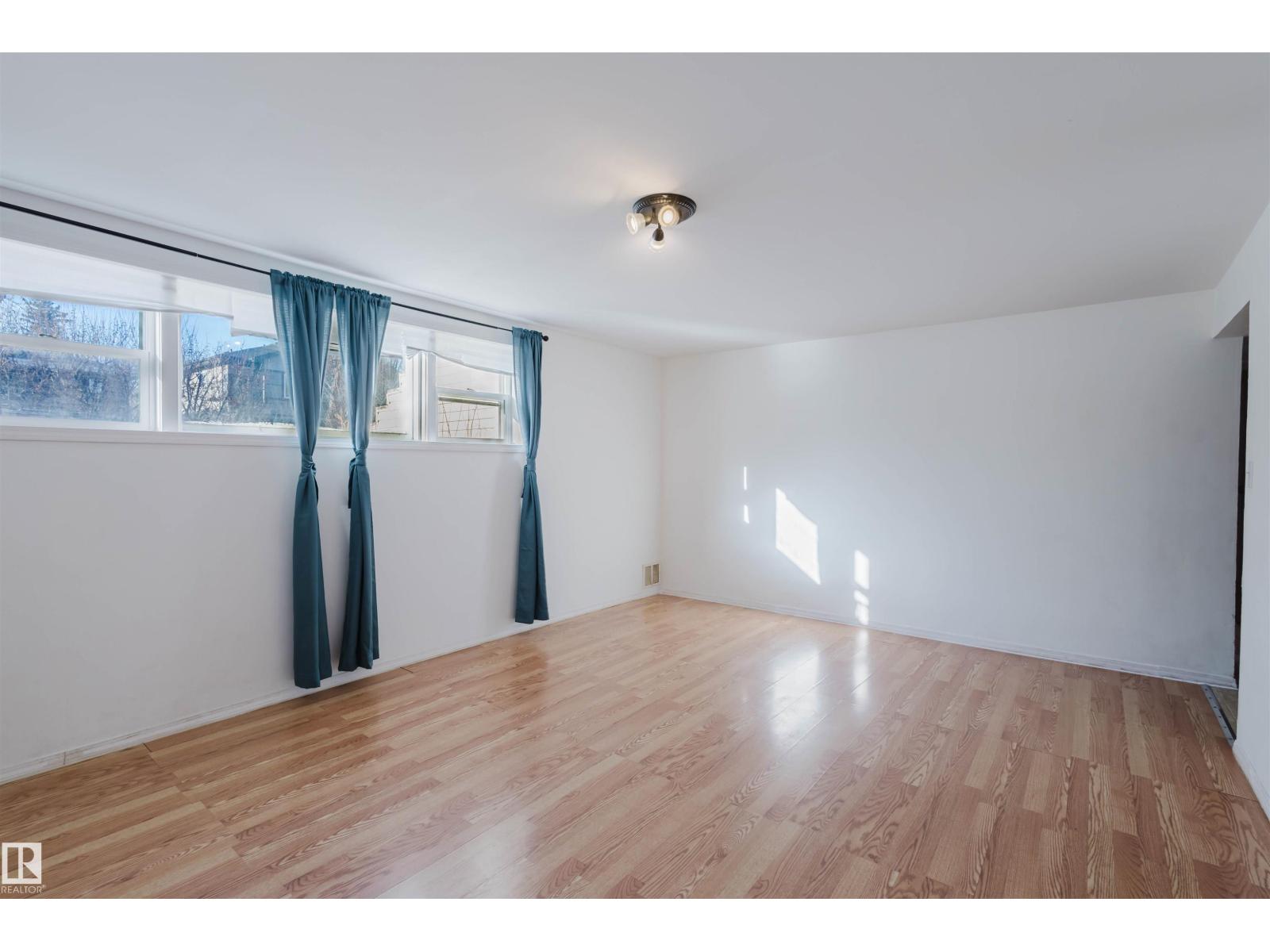 10511 80 ST NW - 23