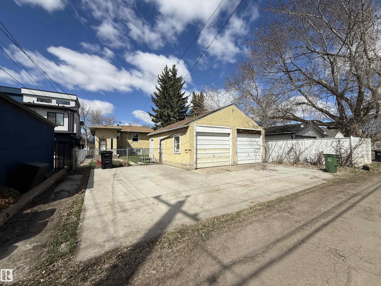 10511 80 ST NW - 38