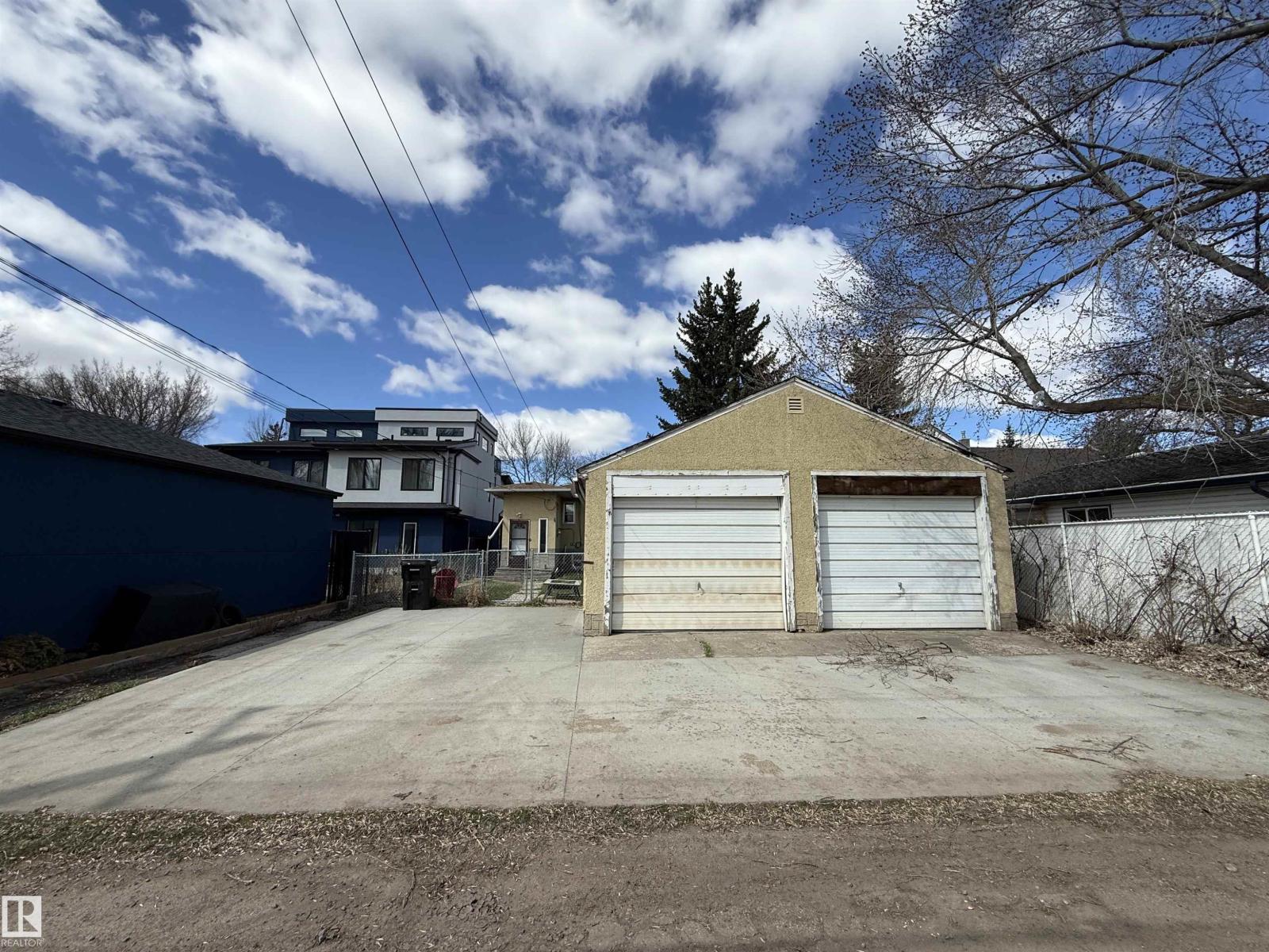 10511 80 ST NW - 39