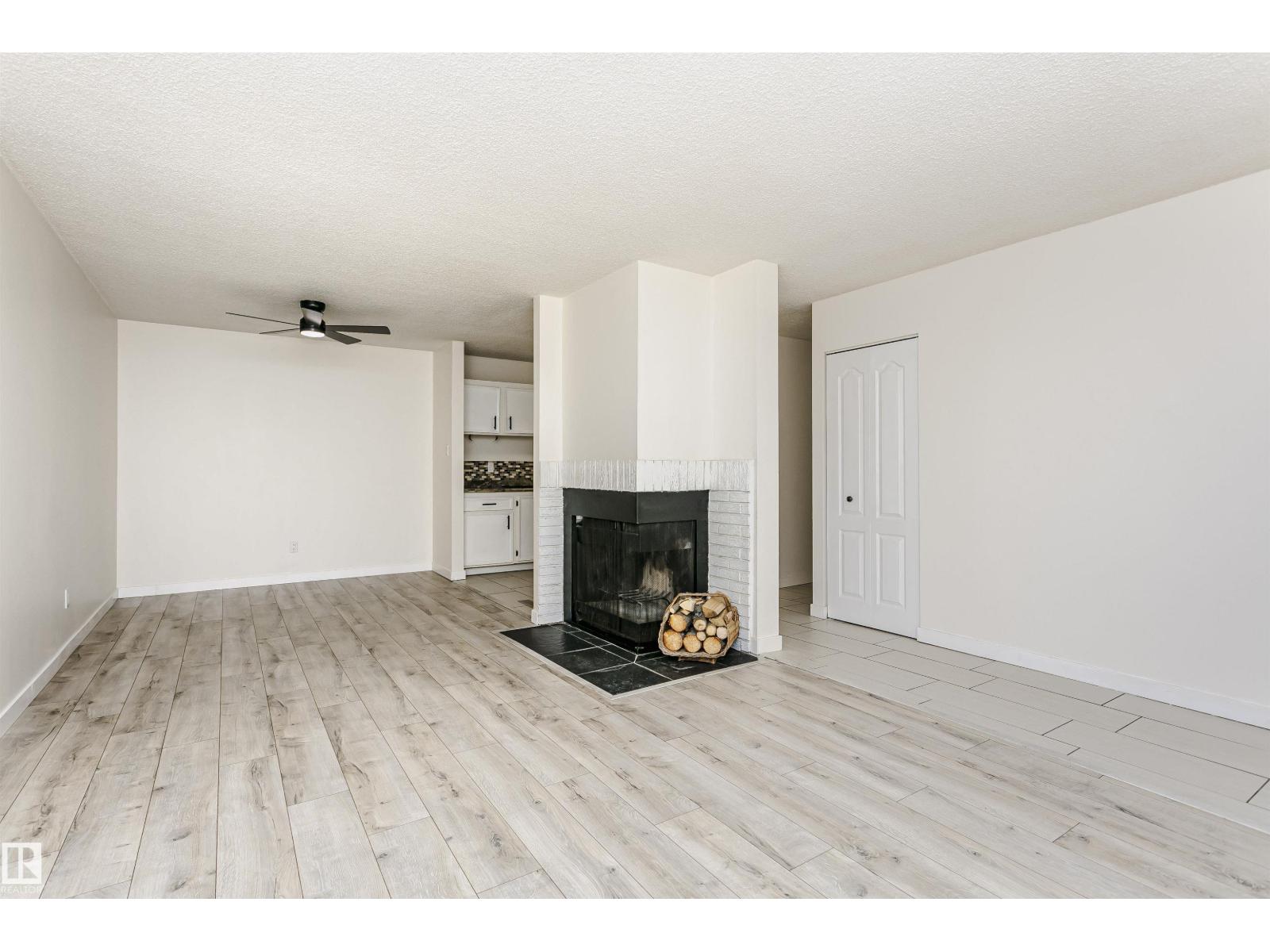 9221 172 ST NW - 15