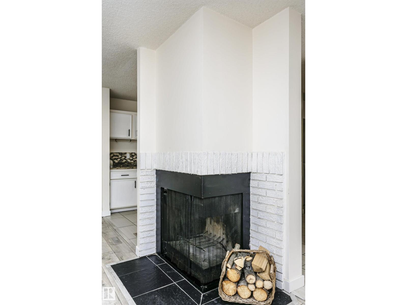 9221 172 ST NW - 18