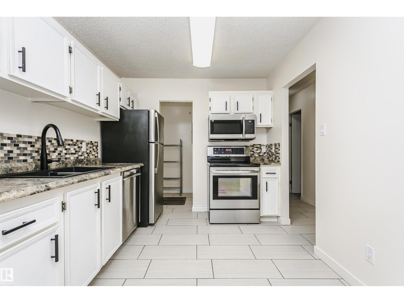 9221 172 ST NW - 22